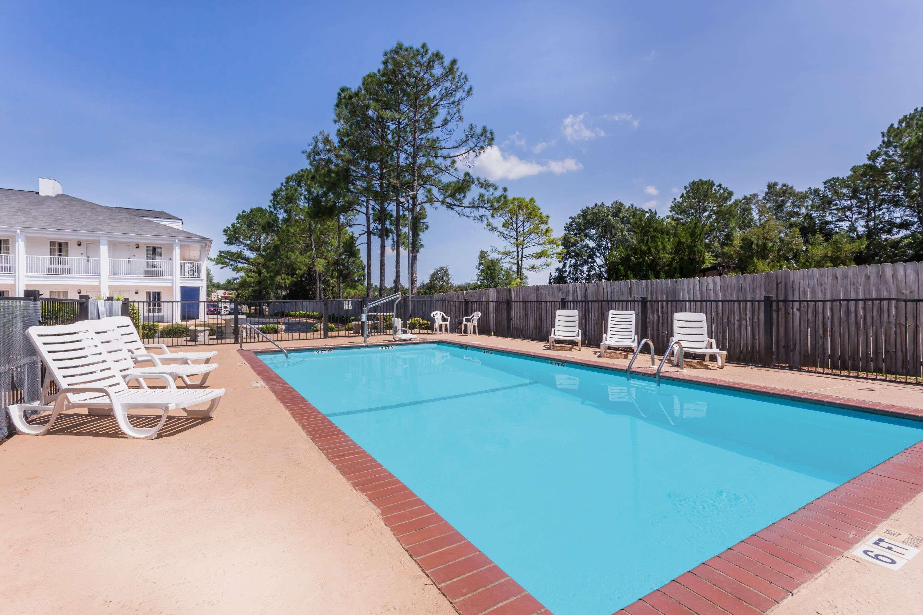 Baymont By Wyndham Albany At Albany Mall Exterior photo